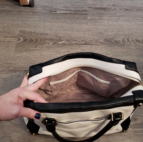 Michael Kors Taryn Tote - Picture 6 of 10